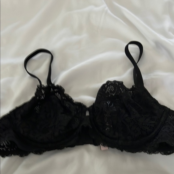 Victoria's Secret Black Lace Bra with Adjustable Straps - Picture 1 of 2